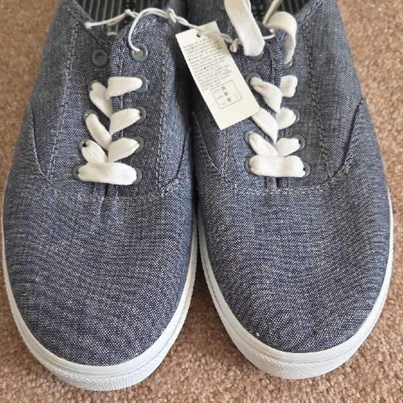 Old Navy Men's Blue and White Sneakers - Picture 3 of 8